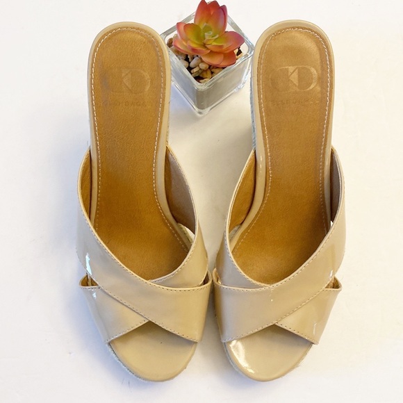 Anthropologie | Kelsi Dagger Neutral Patent Leather Wedge Espadrille Sandals 6 - Picture 4 of 7